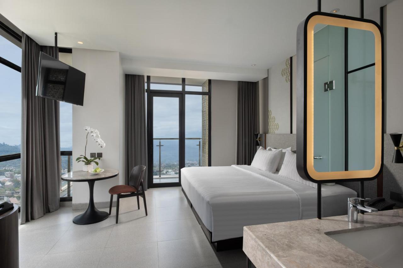 Hotel Santika Premiere Padang Exterior foto