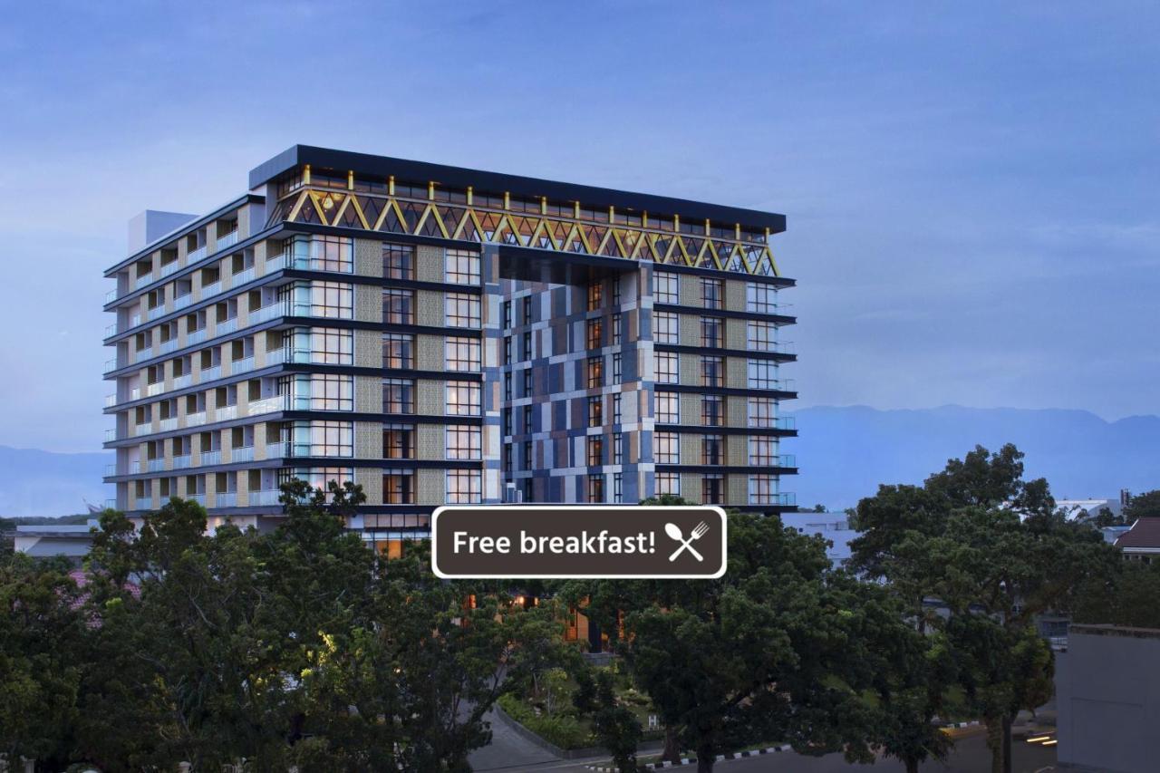 Hotel Santika Premiere Padang Exterior foto